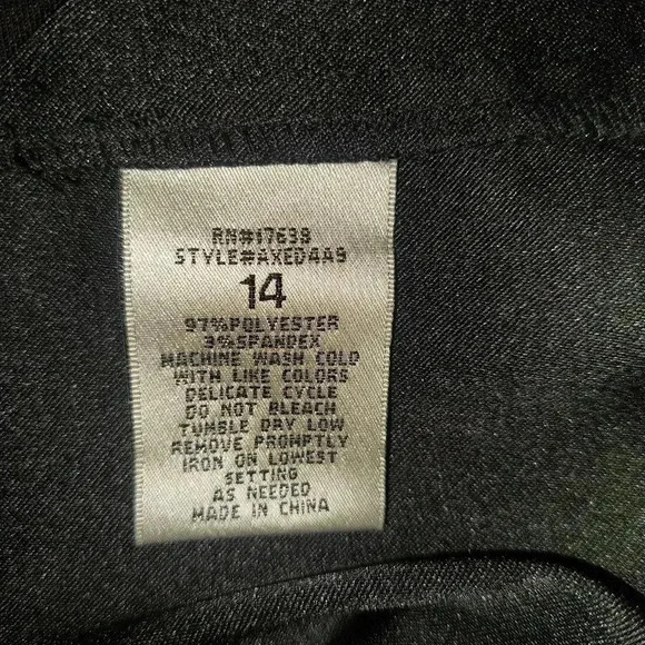 SIGNATURE BY SANGRIA Little BLACK SHEATH STYLE PANEL DRESS SIZE 14 - Picture 7 of 7